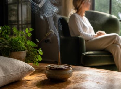 découvrez comment utiliser l'encens de relaxation pour instaurer une ambiance zen et apaisante chez vous, favorisant bien-être et sérénité au quotidien.