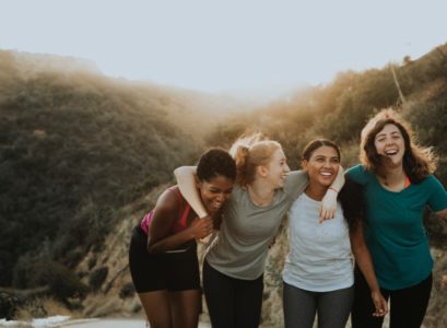 Groupe femmes pose