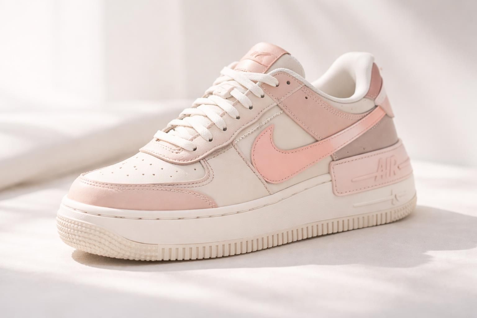 découvrez les sneakers air force 1 shadow, la version féminine tendance et ultra populaire qui allie style et confort pour un look unique.