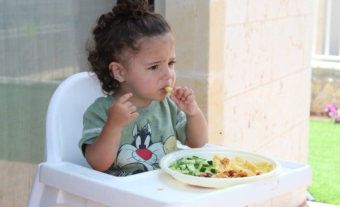 Apprendre à manger aux enfants