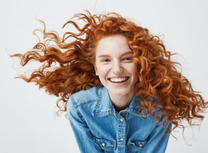 cheveux bouclés