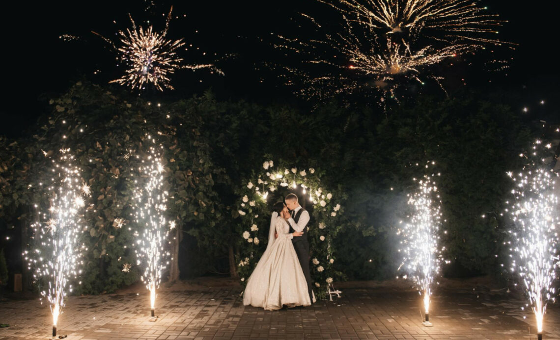 Éclats de passion : des feux d'artifice inoubliables pour un mariage féerique !