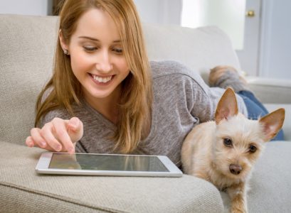 jeune avec son chien