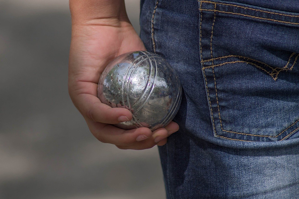 jouer à la pétanque