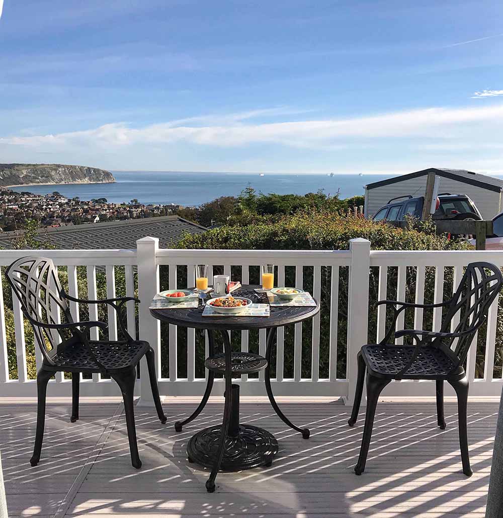 Optez pour un petit salon de jardin pour deux personnes pour votre balcon